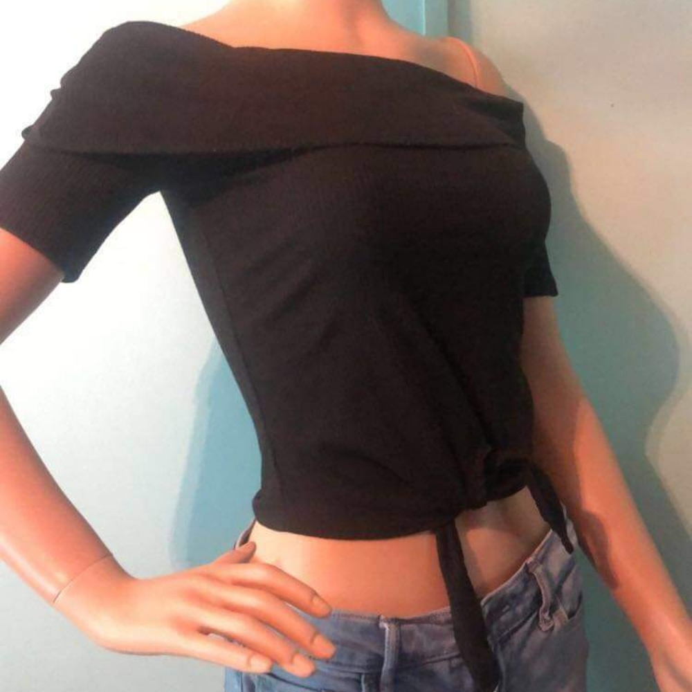Shoulder black shirt